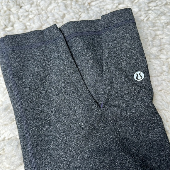 Lululemon Charcoal Cropped Capri Leggings Slight Flare EE28 - Picture 6 of 9